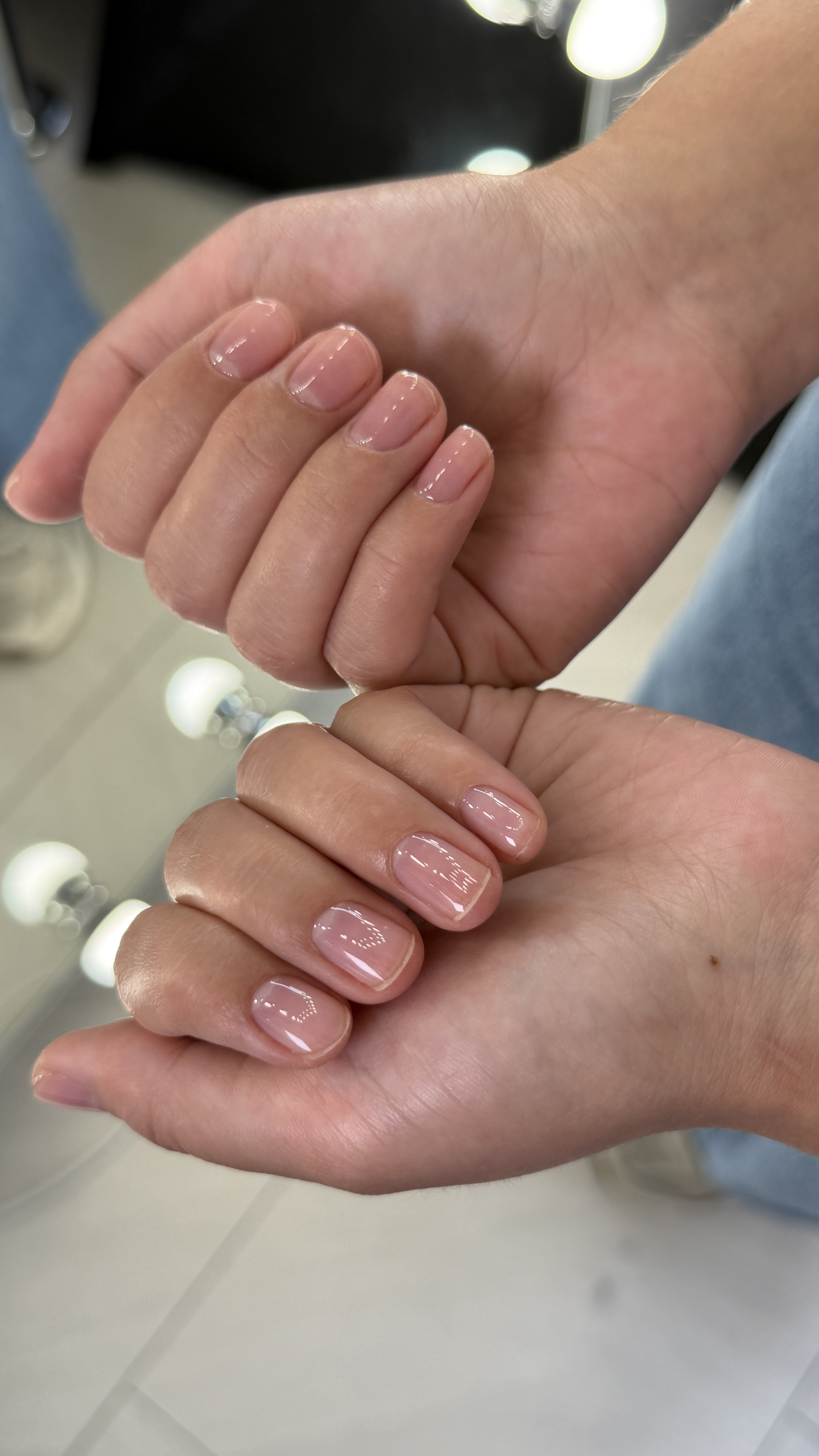 Gepflegte Naturnägel mit glänzender Vitalami Nagellaminierung im ProfiNails Studio Hannover